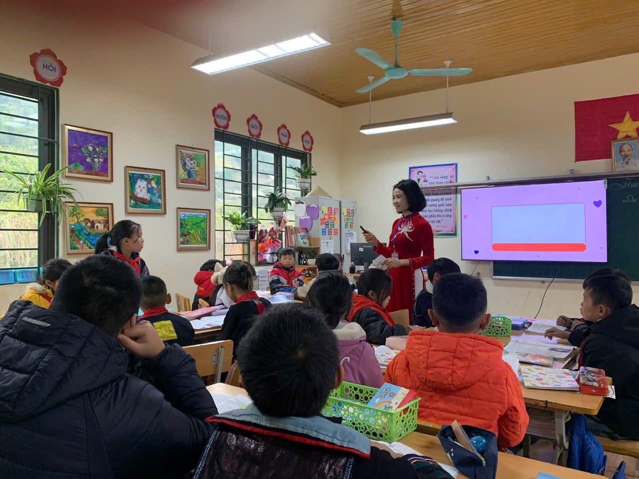 Má Thị Lan trở lại trường